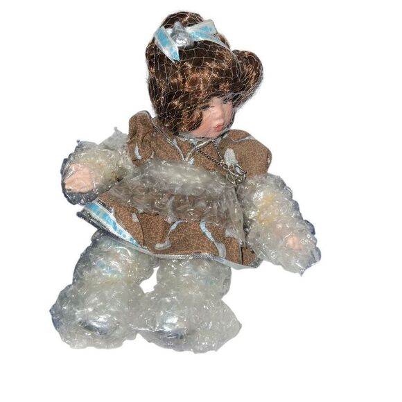 Marie Osmond Fine Collectibles Hershey’s Kisses Porcelain Doll - Picture 5 of 9